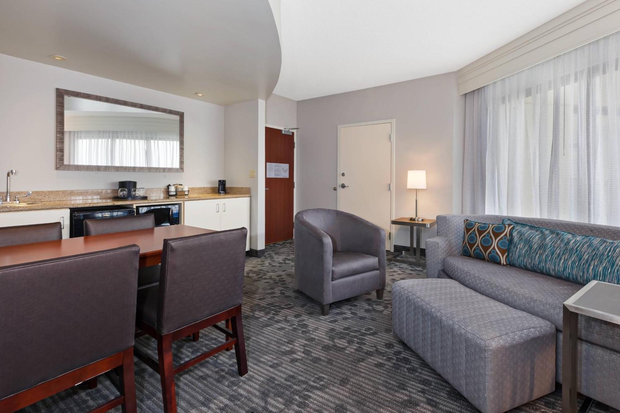 Courtyard By Marriott Oklahoma City Downtown Екстериор снимка