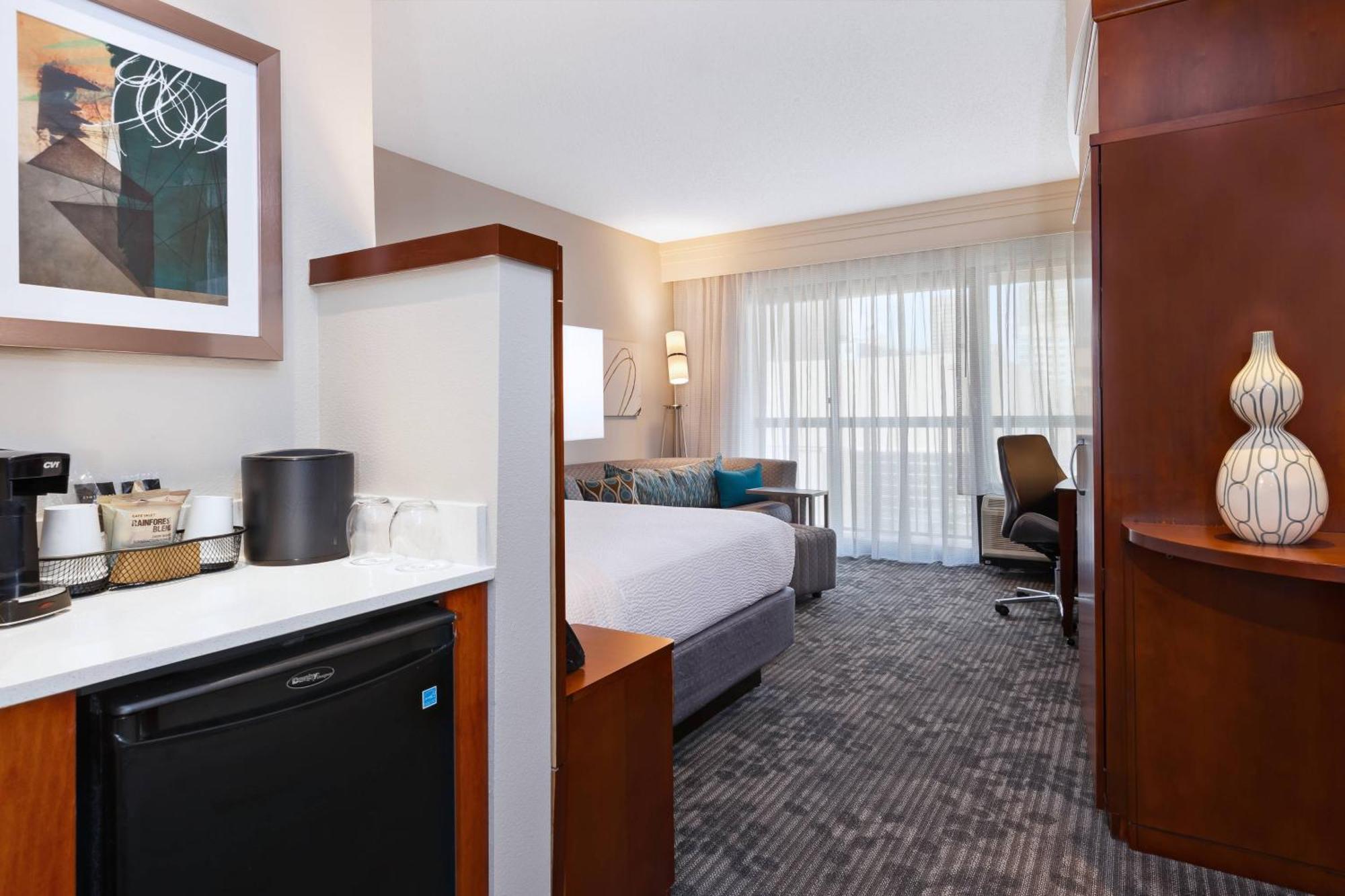 Courtyard By Marriott Oklahoma City Downtown Екстериор снимка